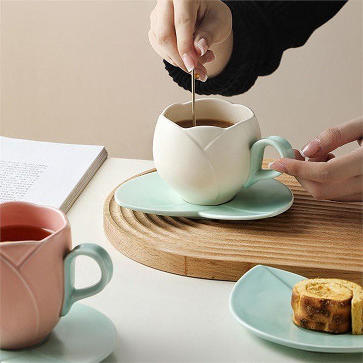 Tulip Folds Cup With Plate