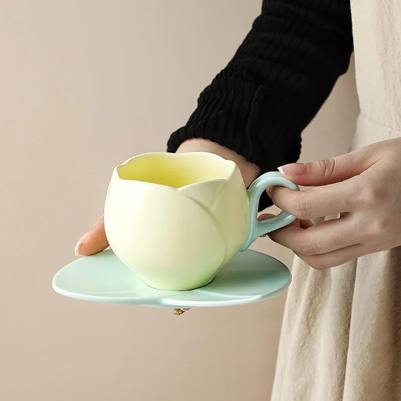 Tulip Folds Cup With Plate